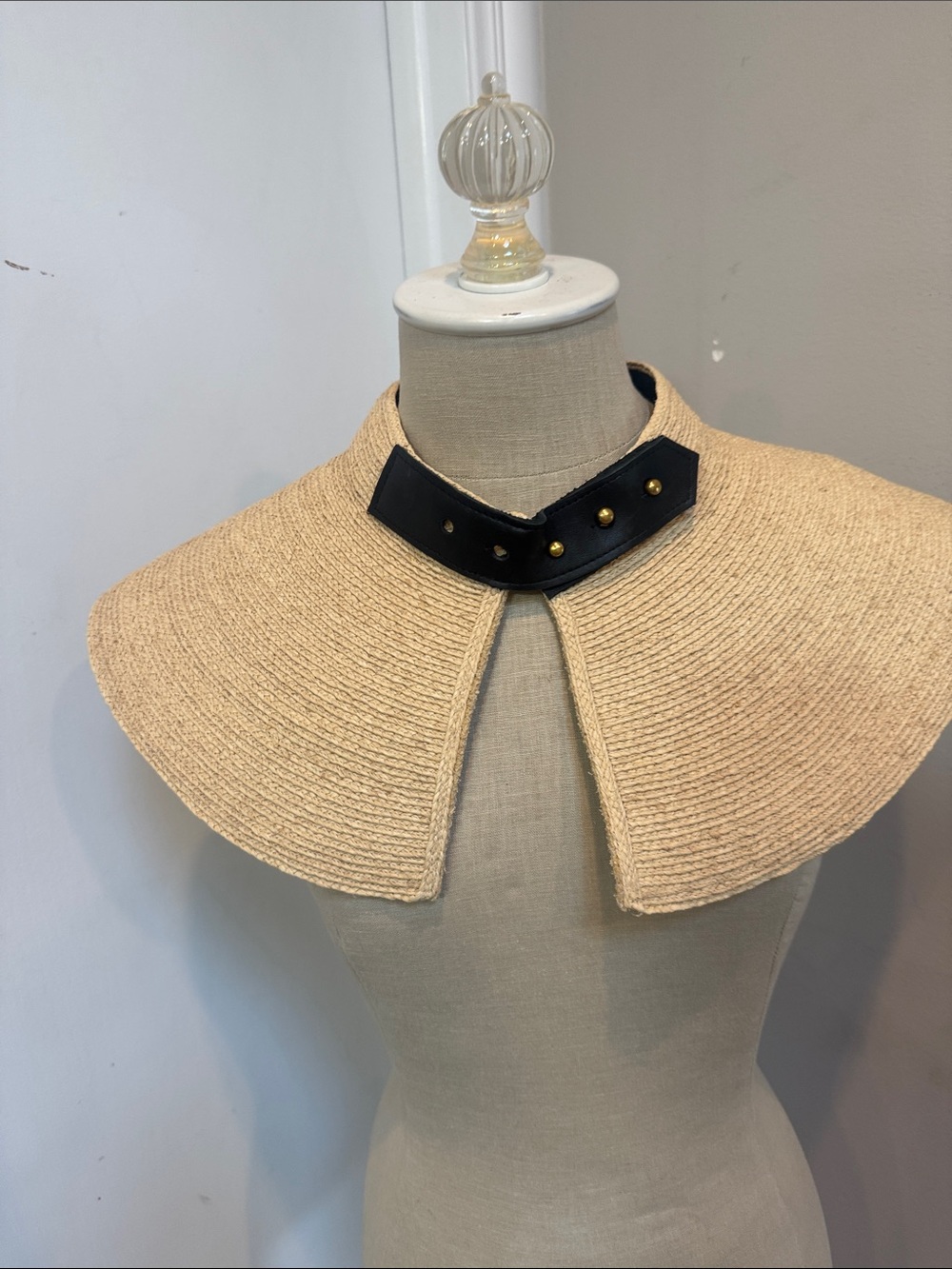 Janessa Leone Birdie Visor Sun Hat Natural Raffia Visor with Black Leather Trim - Picture 6 of 9